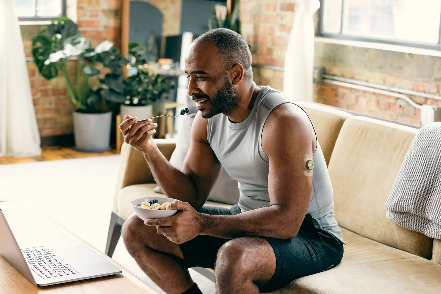 Man eating and wearing a Nutrisense CGM