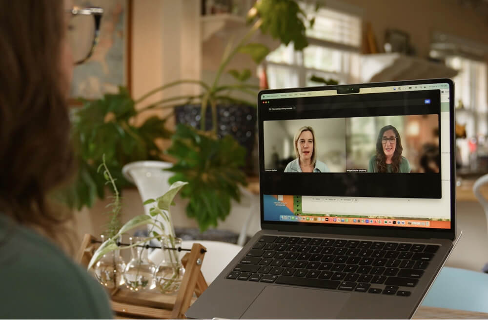 Woman on a laptop in a Nutritionist Video Call on a Bring Your Owns Sensor plan with Nutrisense
