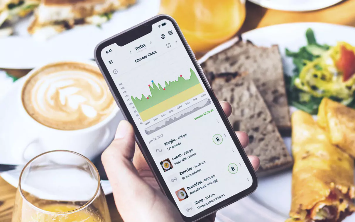 a person checking glucose response on the Nutrisense app 