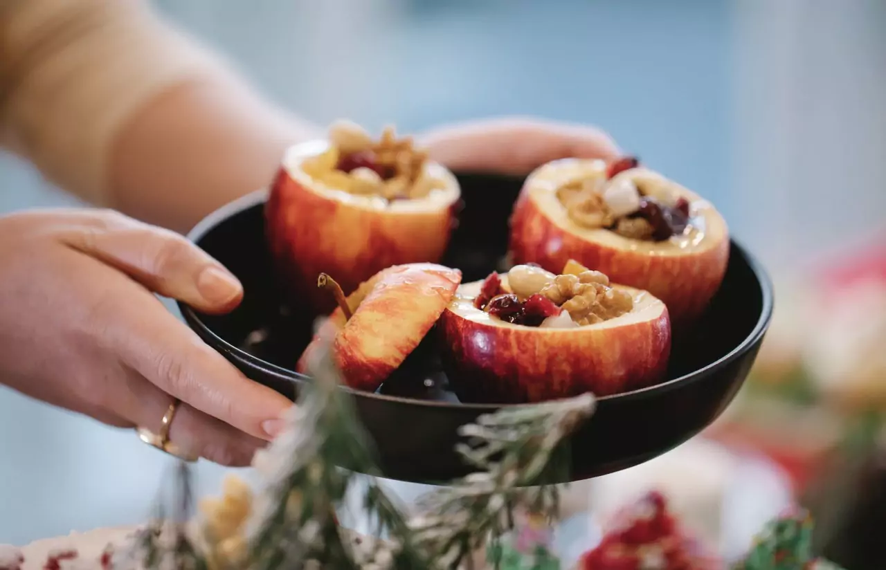 a person going to bake apples 