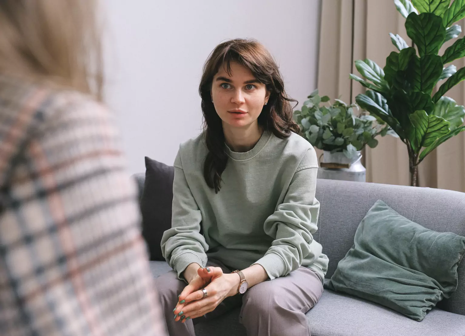 Woman talking to therapist 