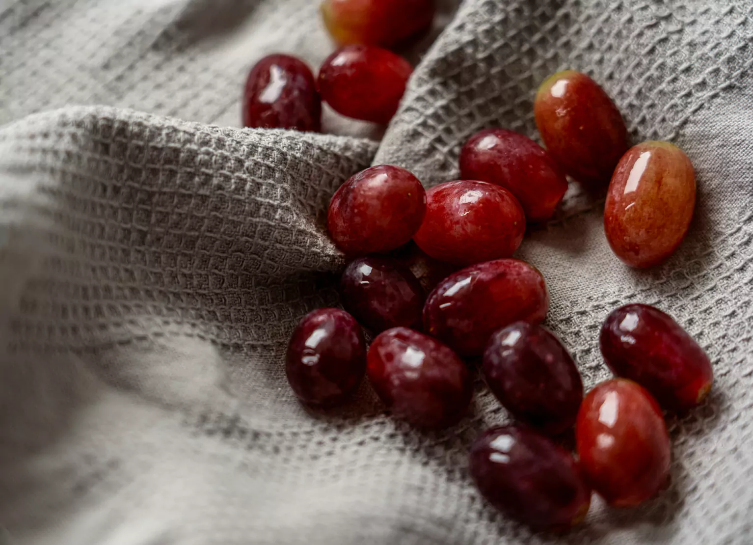 red grapes after being washed