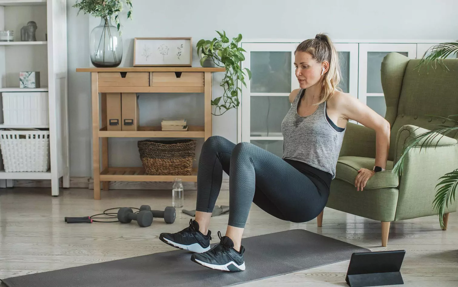 a person doing reverse push-ups at home 