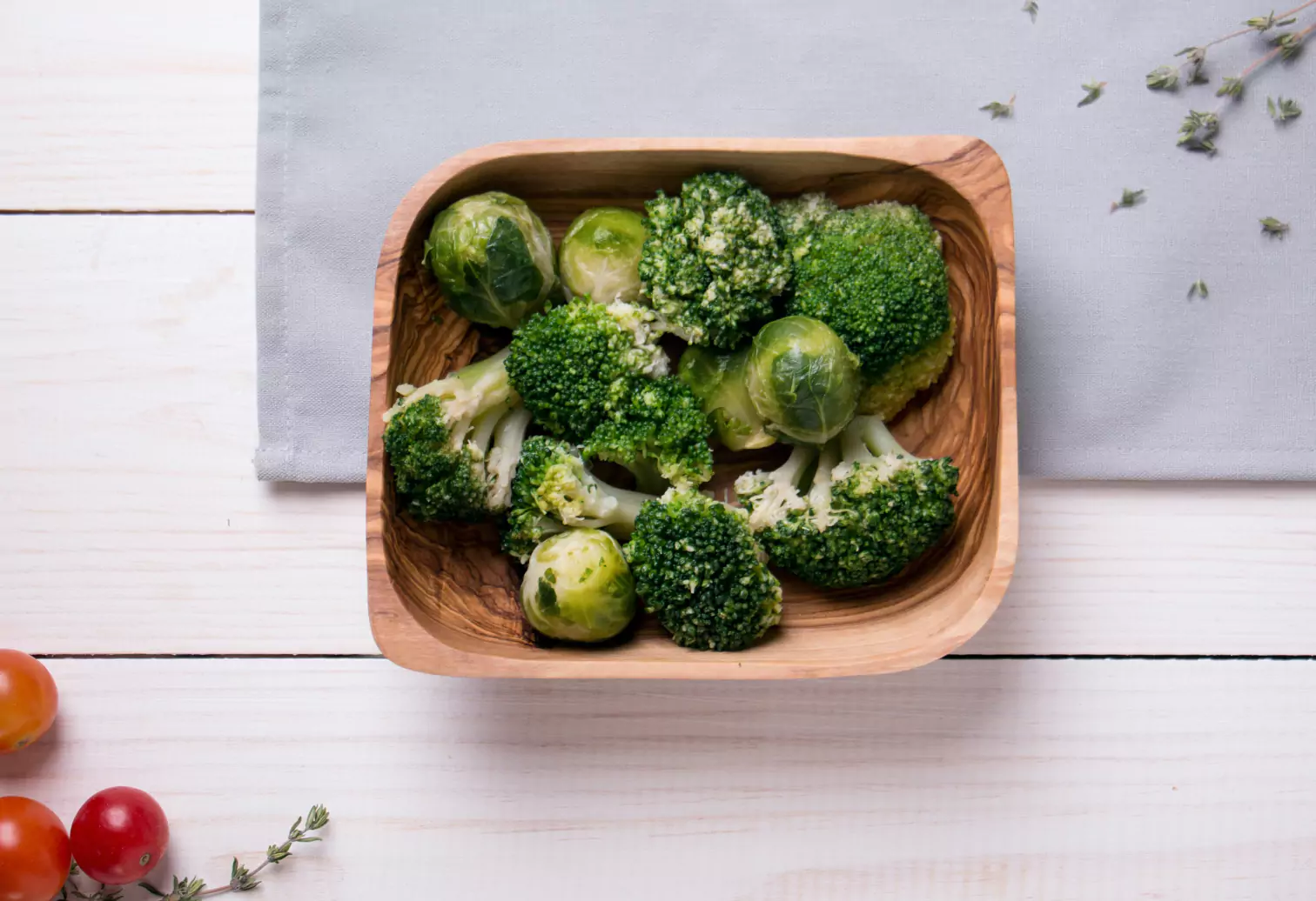 a wooden bowl of broccoli 