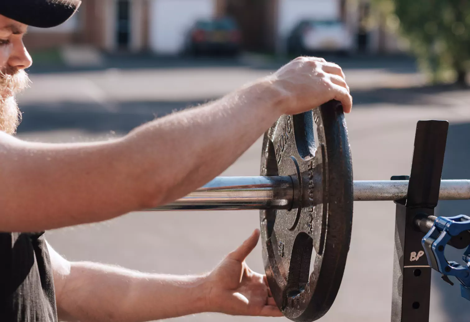 a person preparing to weightlifting 