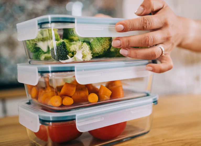 Lunch box with cut up broccoli, carrots, and tomatoes