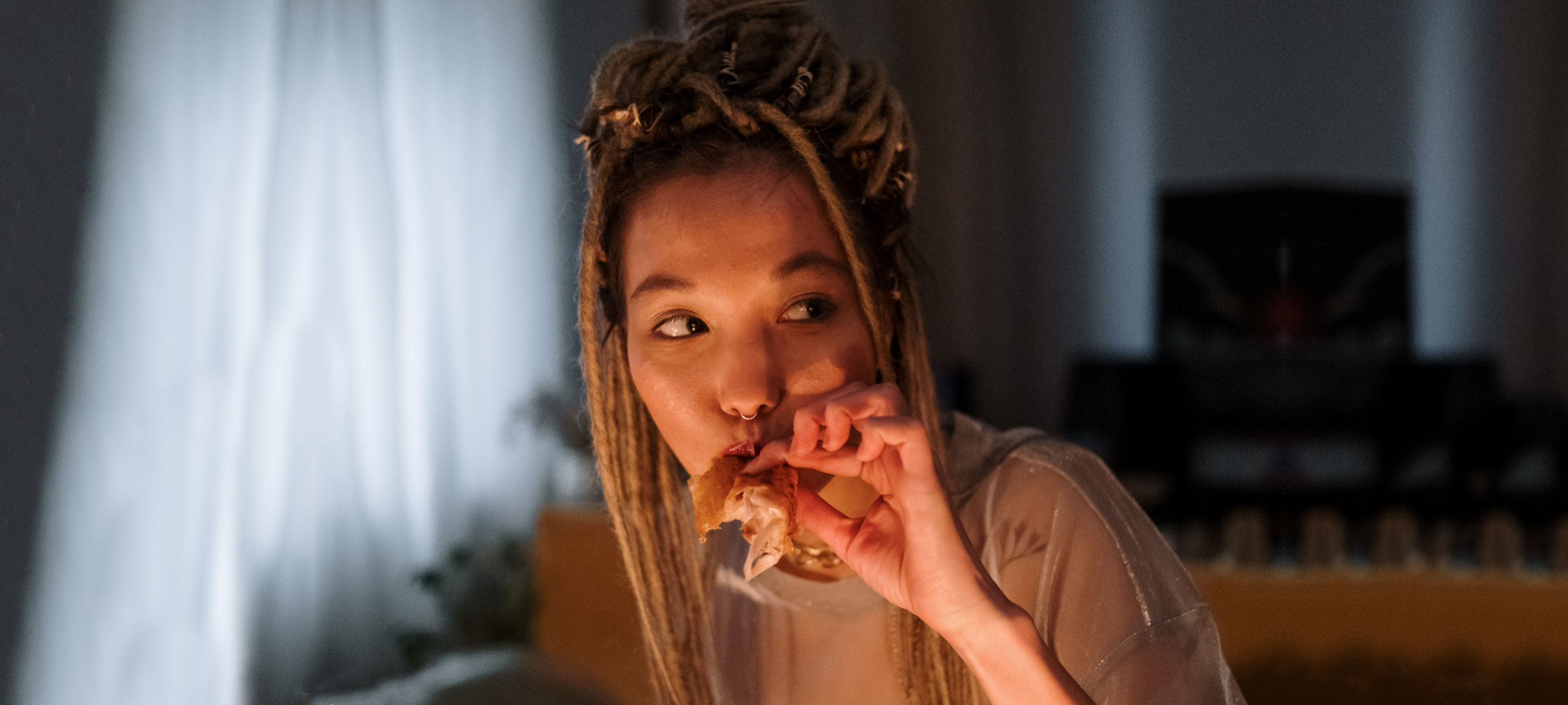 Midnight Snacking? 3 Ways Munching at Night Affects Your Digestion