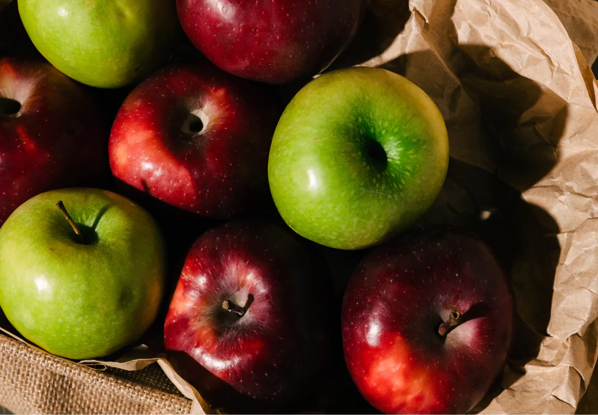 red and green apples