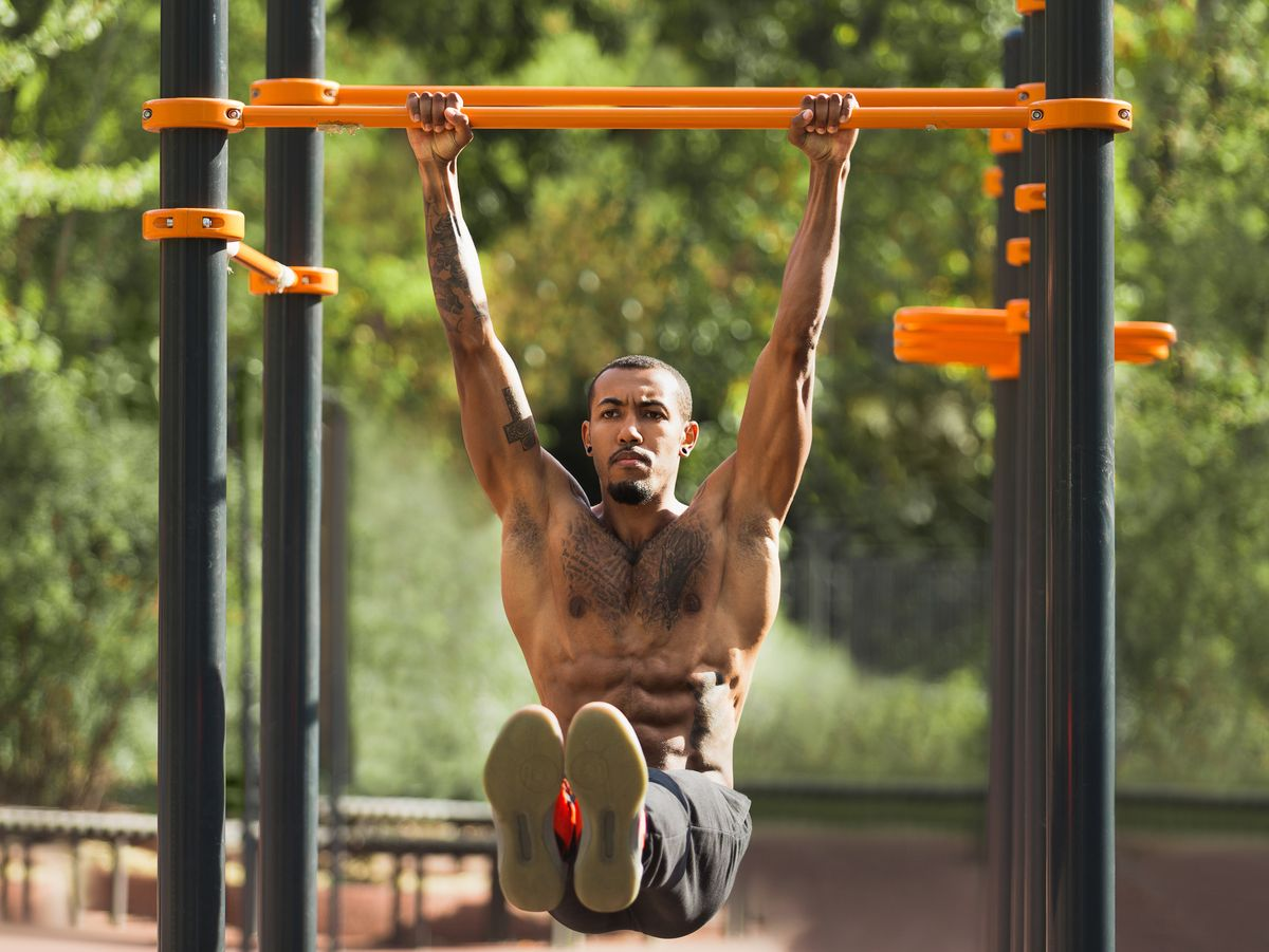 a man doing a hanging knee raise