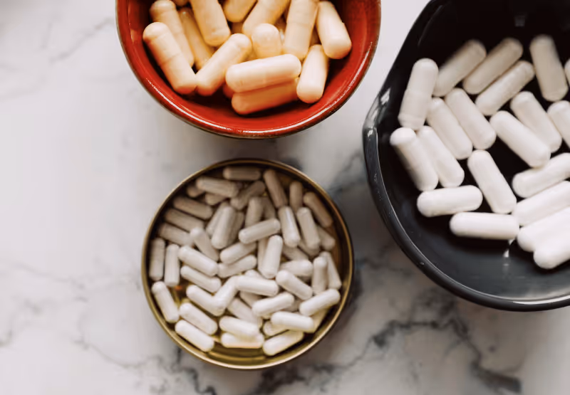 Capsules of glutathione in bowls