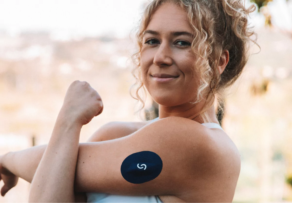 a woman with a Signos CGM