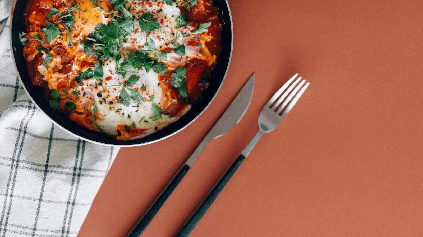 a plate of Shakshuka