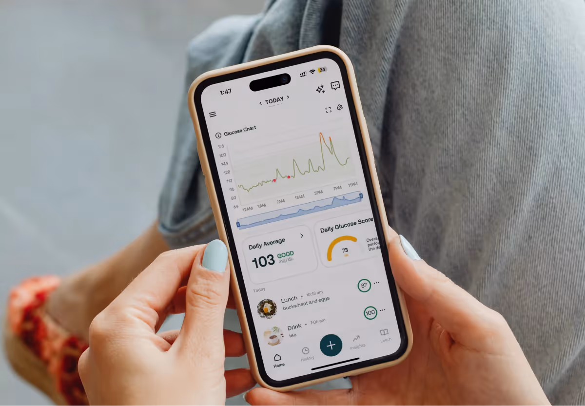 someone using the nutrisense app