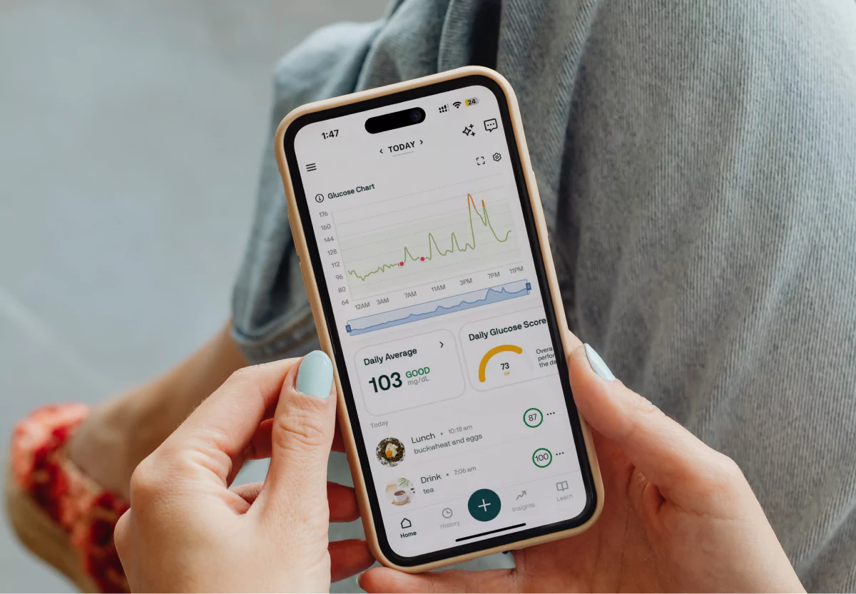 someone using the nutrisense app