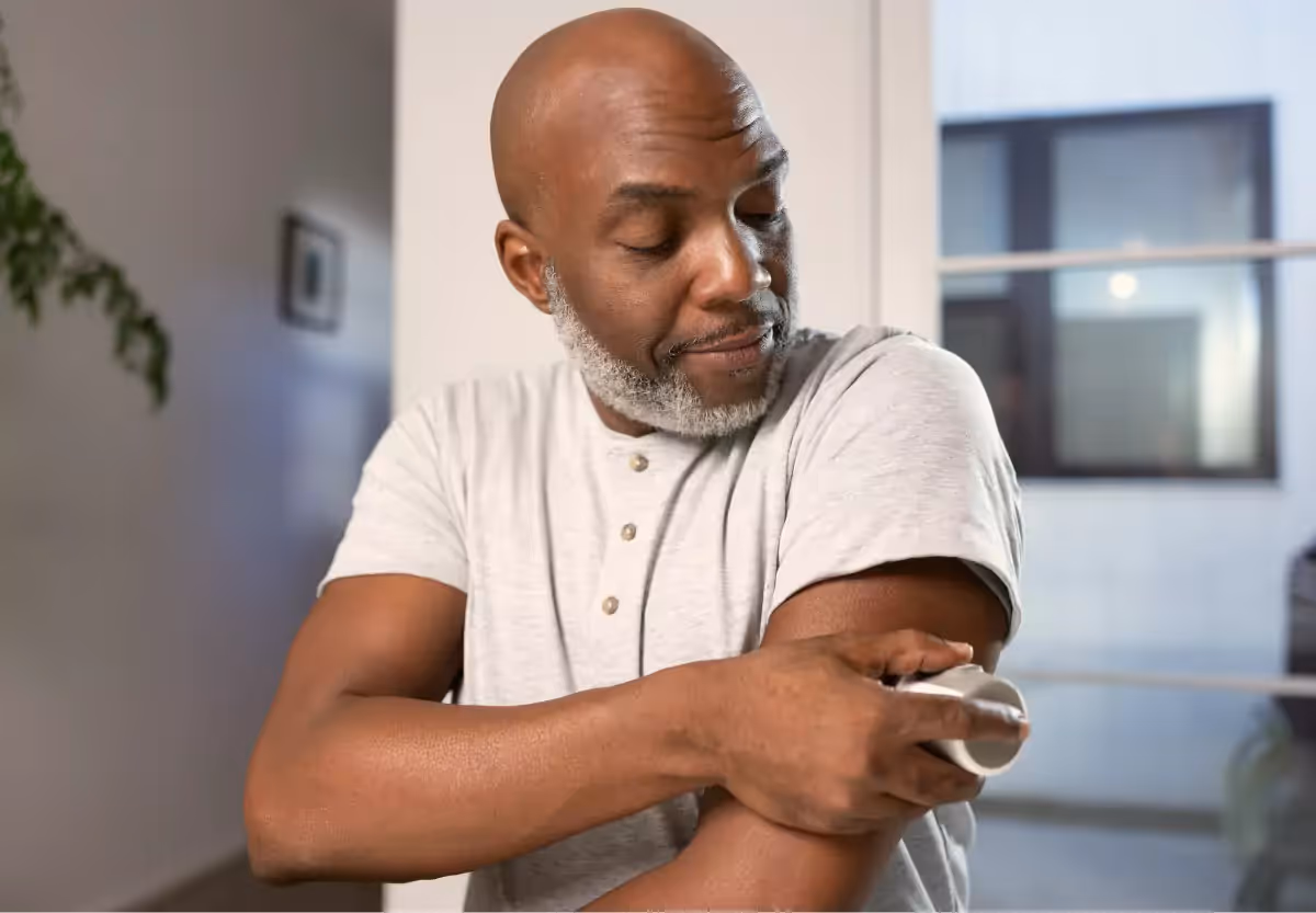 pills, a syringe and a note with A1C written on it