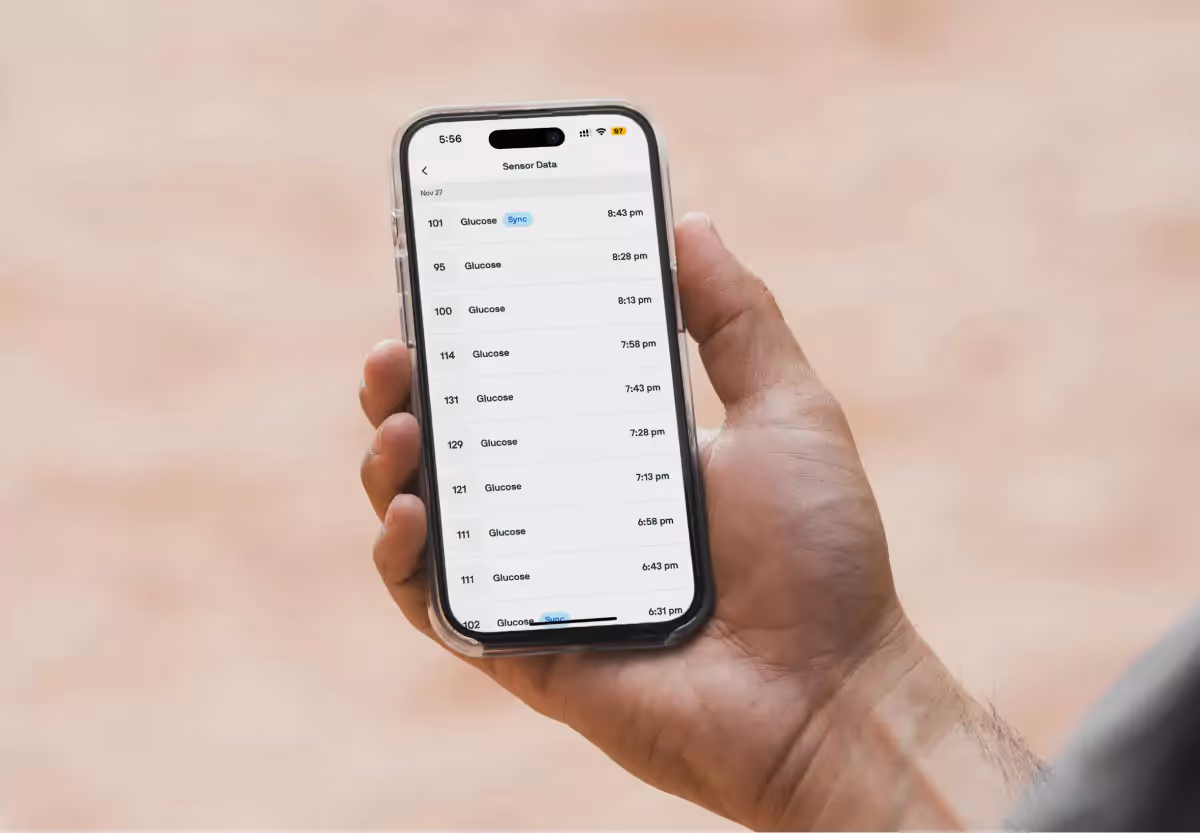 someone using the nutrisense app