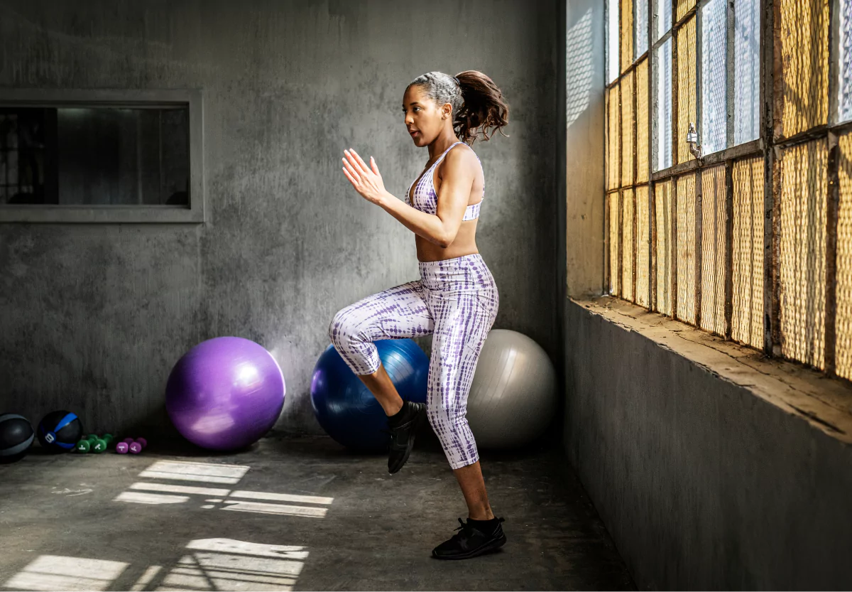 someone in the gym doing high knees