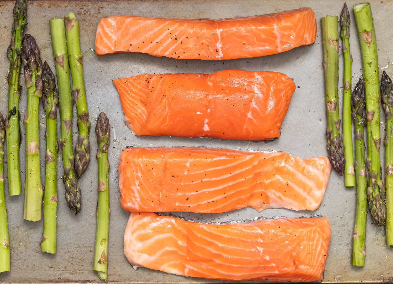  Norwegian salmon and asparagus on a cooking tray